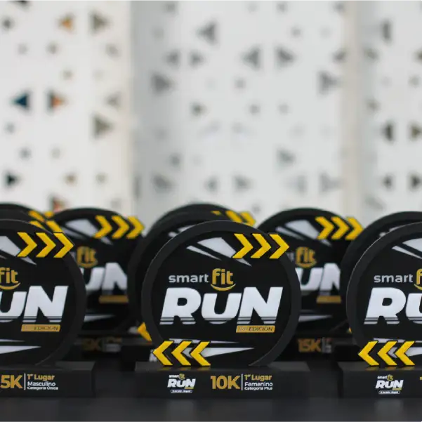 Trofeo circular para running en color negro